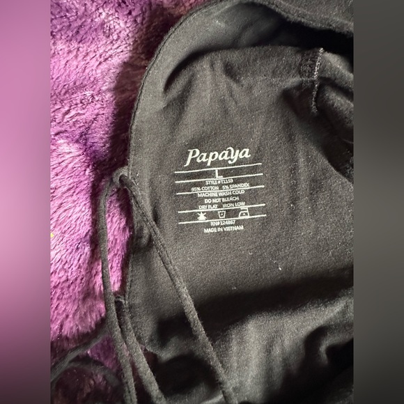 ❌SOLD❌ OPEN BACK CROP TOP - Picture 3 of 3